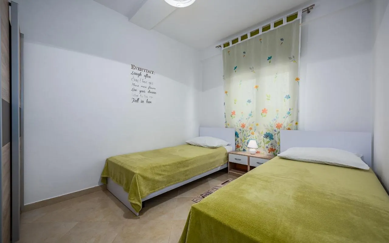 Apartman Summer Breeze Marcana